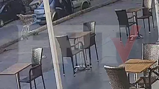 Arabayla bisiklet hırsızlığı güvenlik kamerasına yansıdı