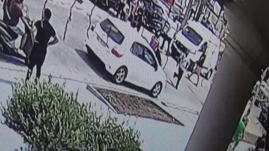 Eski sevgilisiyle gördüğü şahsı parkta bıçakladı