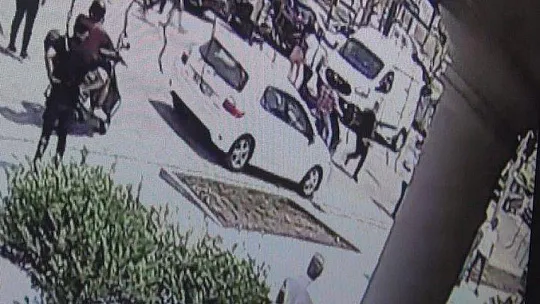 Eski sevgilisiyle gördüğü şahsı parkta bıçakladı