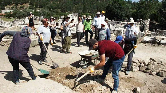 STRATONİKEİA BİLİM İNSANLARININ İLGİ ODAĞI