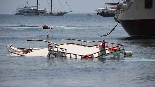 Su alan tekne battı