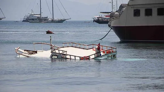Su alan tekne battı