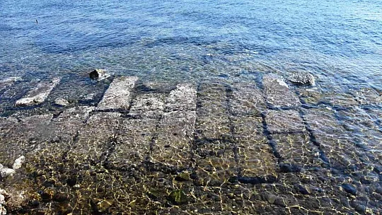 Sular çekildi adaya giden kral yolu ortaya çıktı