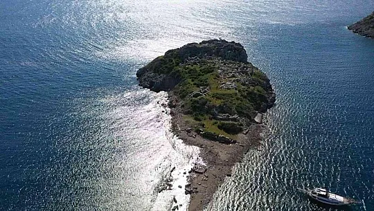 Sular çekildi adaya giden kral yolu ortaya çıktı