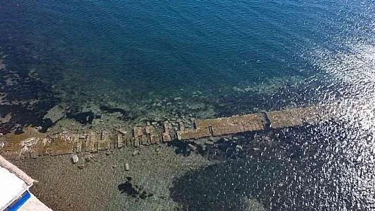 Sular çekildi adaya giden kral yolu ortaya çıktı