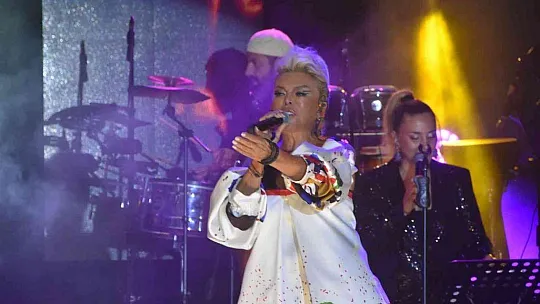 Süperstar Ajda Pekkan Bodrum'u salladı
