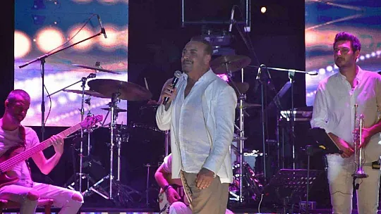 Süperstar Ajda Pekkan Bodrum'u salladı