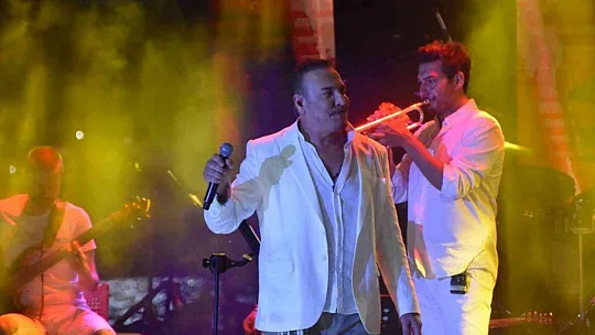 Süperstar Ajda Pekkan Bodrum'u salladı
