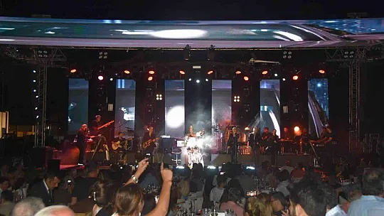 Süperstar Ajda Pekkan Bodrum'u salladı