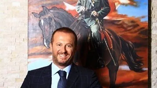Sürat teknesi kayalıklara çarptı, ünlü iş insanı ve eşi hayatını kaybetti