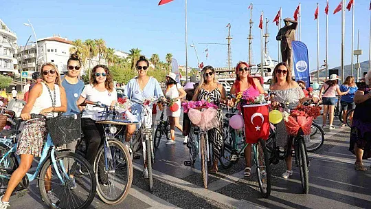 Süslü Kadınlar Marmaris'te pedal çevirdi