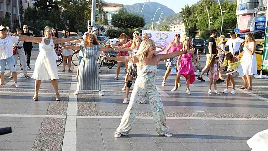 Süslü Kadınlar Marmaris'te pedal çevirdi