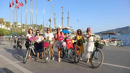 Süslü Kadınlar Marmaris'te pedal çevirdi