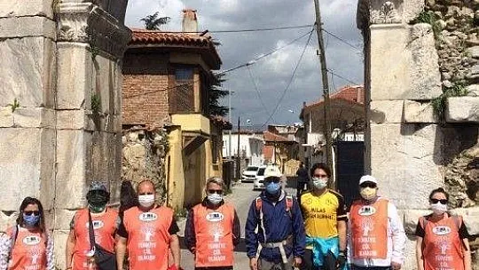 Suyun önemine dikkat çekmek için 15 kilometre yürüdüler