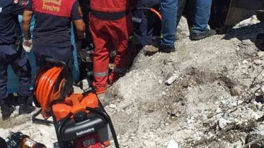 Talihsiz genç yanan tırda yaşamını yitirdi