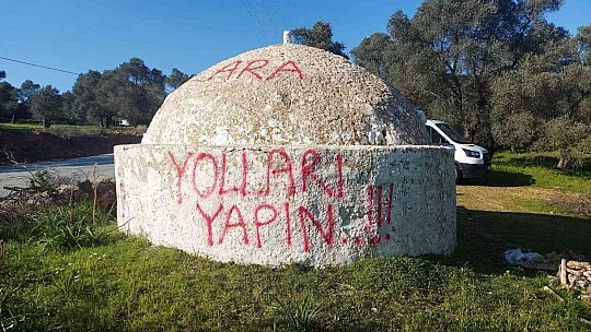 Tarihi su sarnıcını eylem duvarına çevirdiler