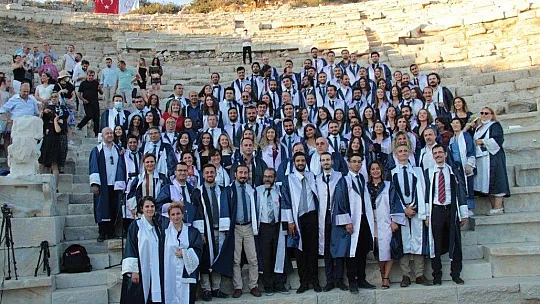 Tarihin ilk tıp okulunda 2 bin yıl sonra diploma töreni