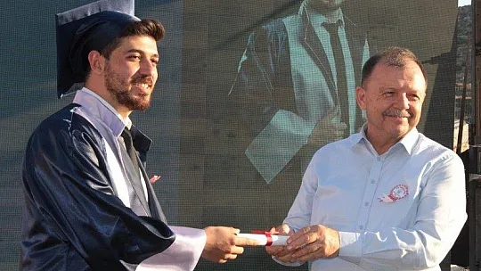 Tarihin ilk tıp okulunda 2 bin yıl sonra diploma töreni