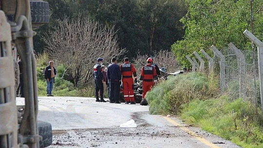 Taş dolu kamyon, otomobille çarpıştı: 2 yaralı