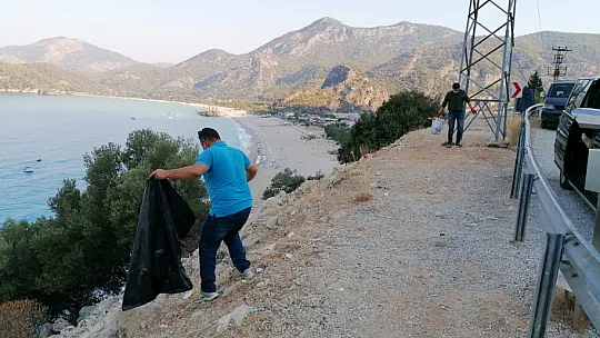 Tatilciler Kirletti, Belediye Temizledi