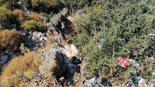 Tatilciler Kirletti, Belediye Temizledi