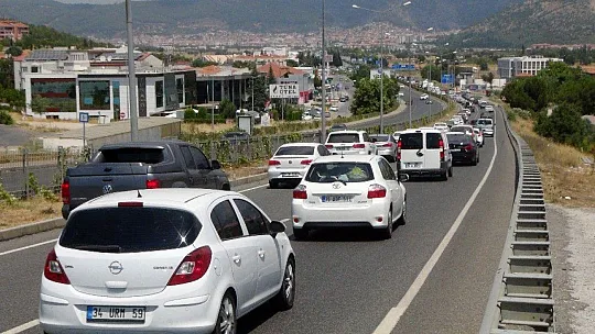 Tatilcilerin dönüş çilesi başladı