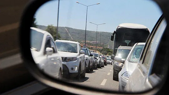 Tatilcilerin dönüş çilesi sürüyor