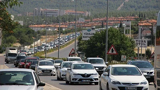 Tatilcilerin dönüş çilesi sürüyor
