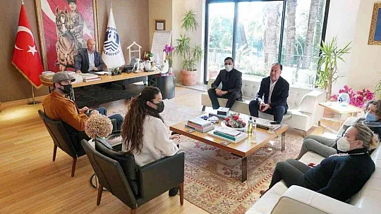 Tatlıtuğ çiftinden Bodrum'da anlamlı destek