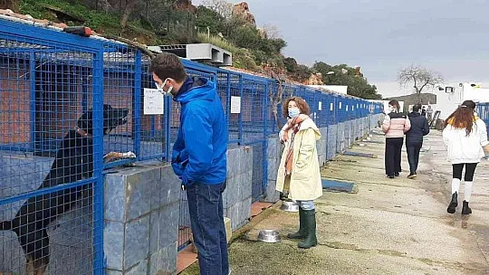 Tatlıtuğ çiftinden Bodrum'da anlamlı destek