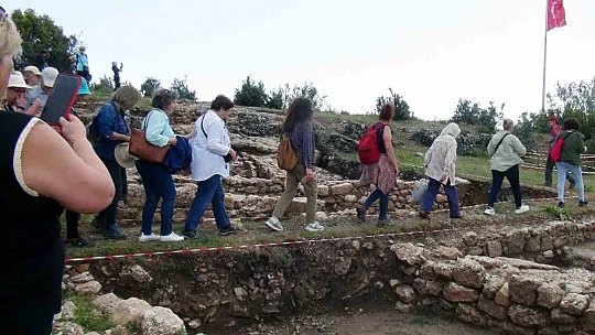 Tazelenme Üniversitesi Öğrencileri Arkeoloji Dersini Mobolla'da Yaptı