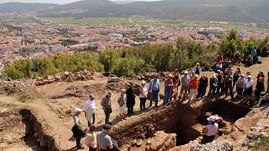 Tazelenme Üniversitesi Öğrencileri Arkeoloji Dersini Mobolla'da Yaptı