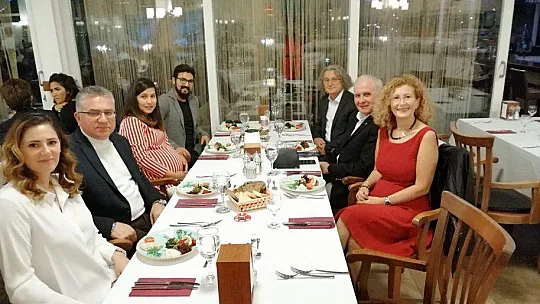 Tazelenme Üniversitesi Öğrencileri Yemekte Buluştu 