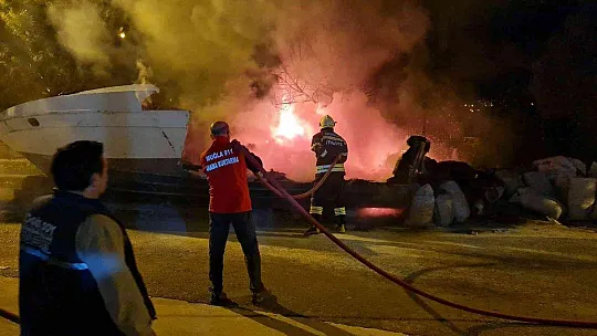 Tekne alev alev yandı