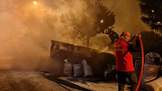 Tekne alev alev yandı