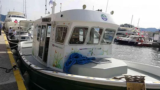 Tekne atıklarını toplayarak denizlerin kirlenmesini önleyen dernek, çevreciler ile buluştu