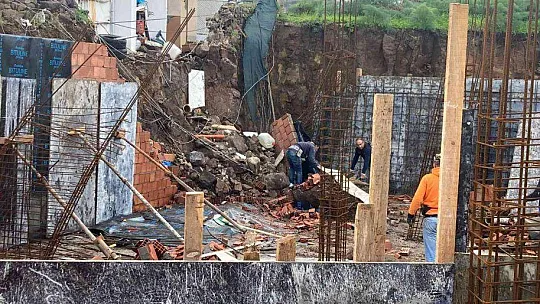 TEKNELER SÜRÜKLENDİ, DUVAR YIKILDI