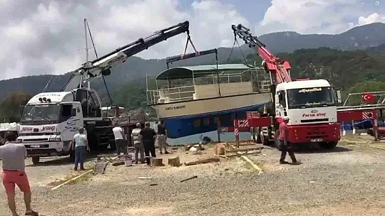 Tekneyi taşıyan vinç zinciri koptu
