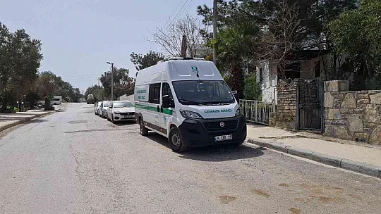 Telefonla ulaşılamayan yaşlı kadın evinde ölü bulundu