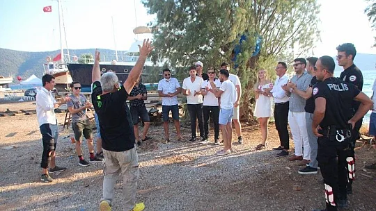 Tersanede sürpriz evlilik teklifi yaptı