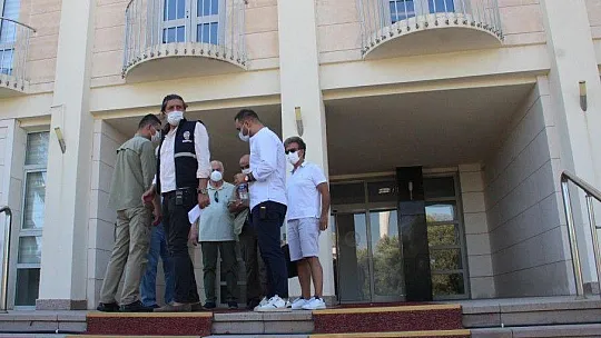 Teslim olan Çetin Doğan sağlık kontrolü için hastaneye götürüldü