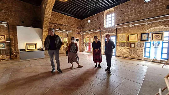 Tezhip sergisi ziyaretçilerini ağırlıyor