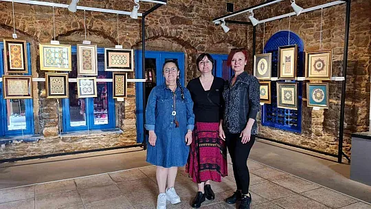 Tezhip sergisi ziyaretçilerini ağırlıyor