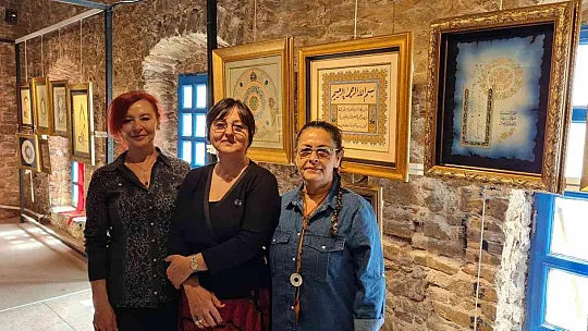 Tezhip sergisi ziyaretçilerini ağırlıyor