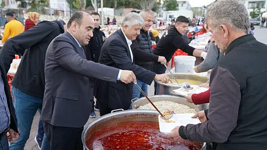 BAŞKAN AKDENİZLİ, İFTAR PROGRAMINDA GÖNÜLLERE DOKUNDU