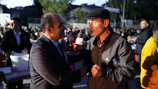BAŞKAN AKDENİZLİ, İFTAR PROGRAMINDA GÖNÜLLERE DOKUNDU