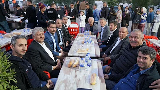 BAŞKAN AKDENİZLİ, İFTAR PROGRAMINDA GÖNÜLLERE DOKUNDU