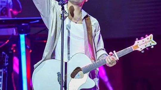 Yer Gök Emir Can İğrek Tezahüratlarıyla İnledi