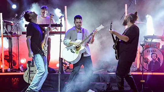 Yer Gök Emir Can İğrek Tezahüratlarıyla İnledi