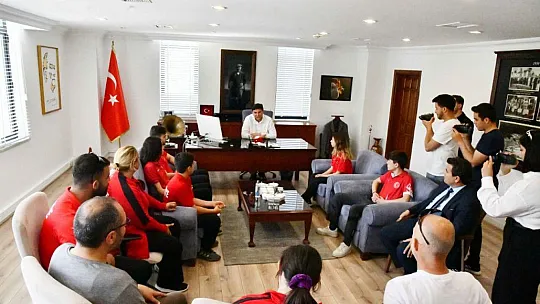 Milli sporculardan Başkan Karaca'ya ziyaret